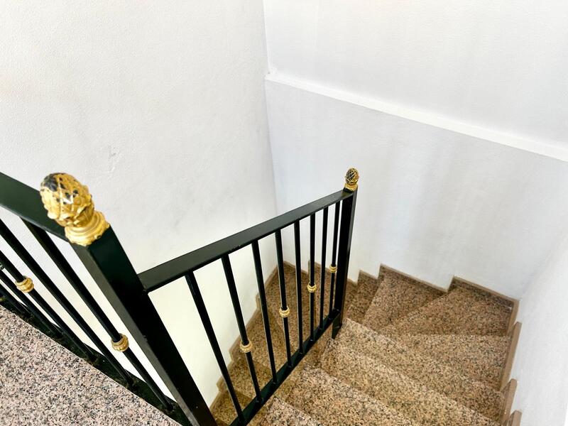 2 спальная комната городская тюрьма продается