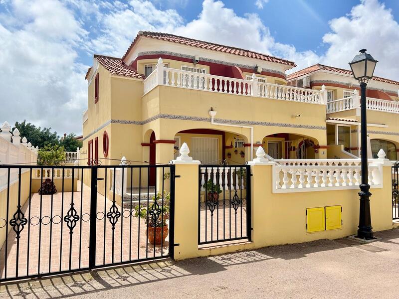вилла продается в Torrevieja, Alicante