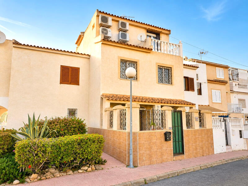 Adosado en venta en Torrevieja, Alicante