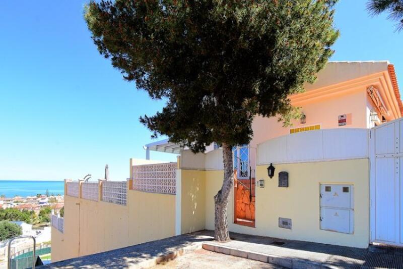 Villa for sale in El Carmoli, Murcia