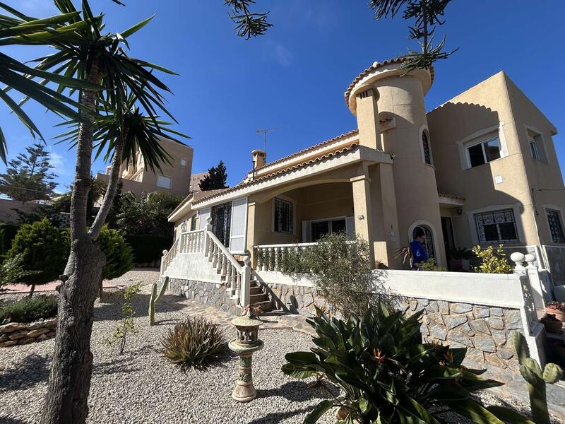 4 slaapkamer Villa Te koop