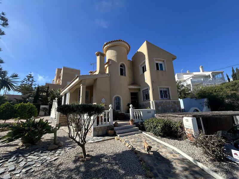 4 slaapkamer Villa Te koop