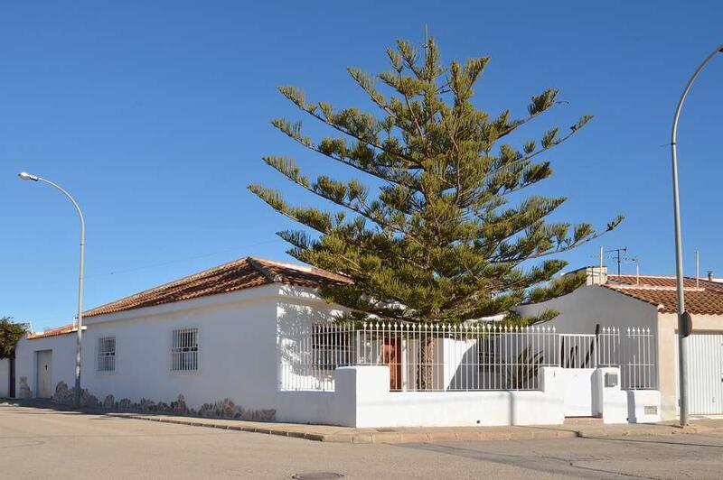 Villa for sale in Los Alcazares, Murcia