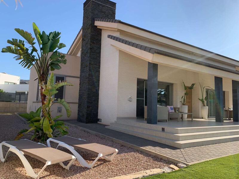 4 slaapkamer Villa Te koop