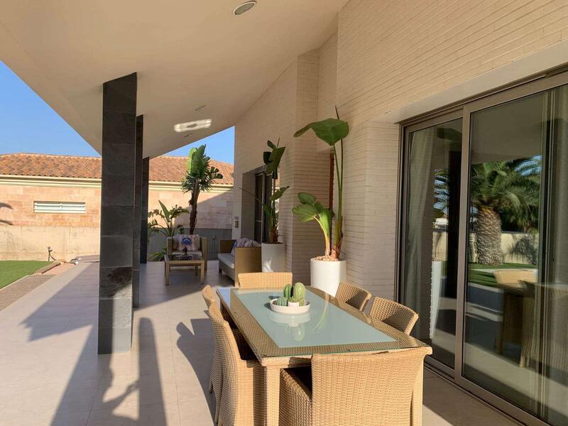 4 slaapkamer Villa Te koop