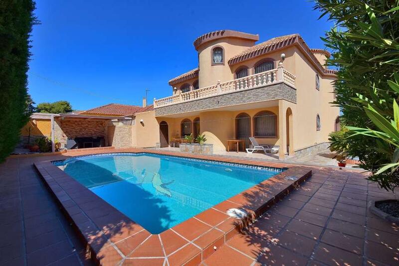 3 slaapkamer Villa Te koop 3 slaapkamer Villa Te koop