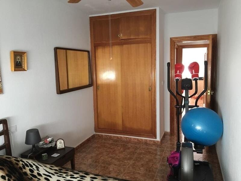 3 slaapkamer Gezinswoning Te koop