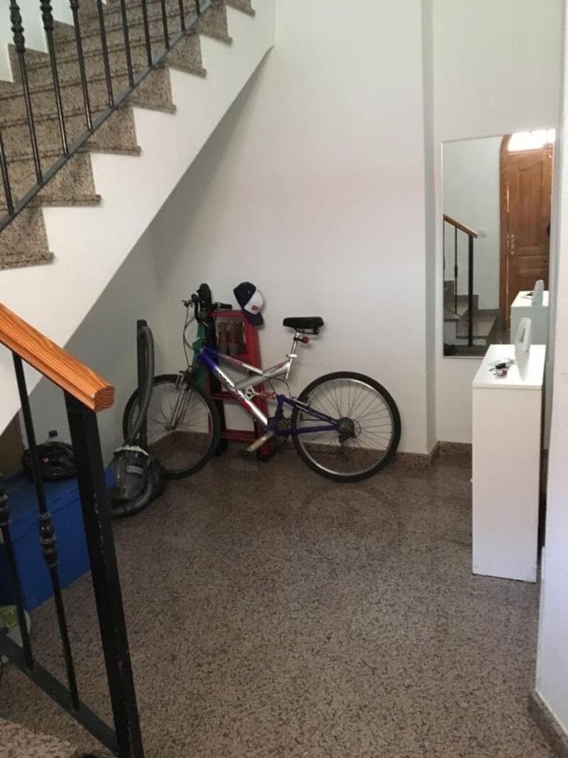 3 slaapkamer Gezinswoning Te koop