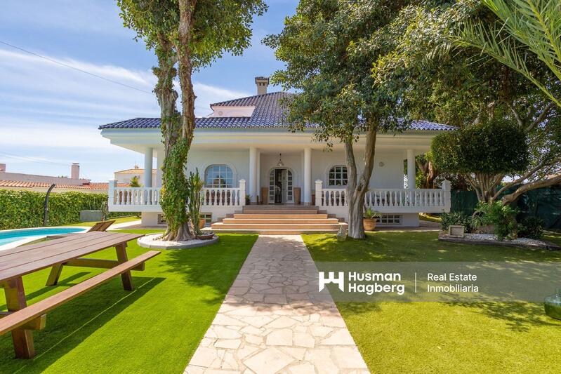 Villa til salg i Ii y Iii Torreta I, Alicante