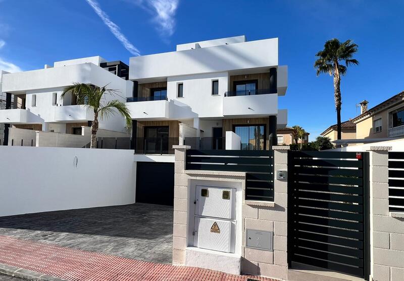 Townhouse for sale in Benferri, Alicante
