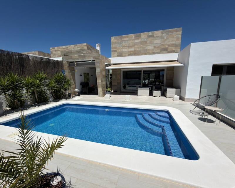 Villa en venta en La Finca Golf Course, Alicante