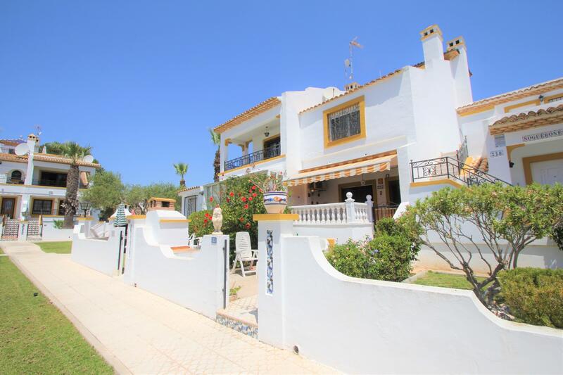 Rekkehus til salgs i Villamartin, Alicante