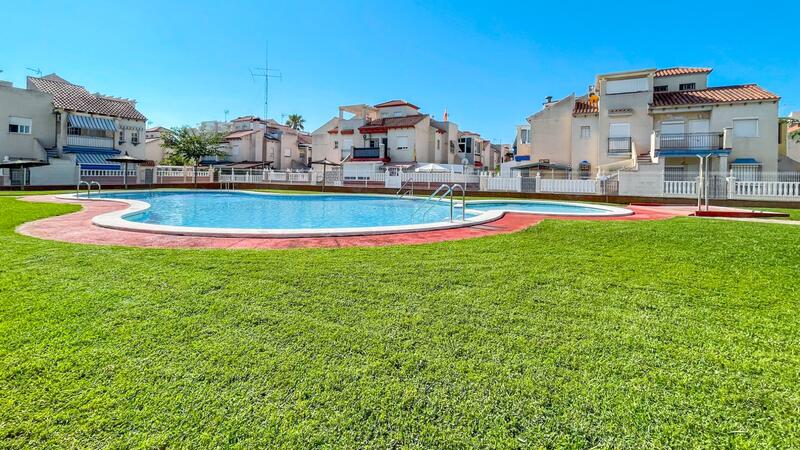 Adosado en venta en Orihuela Costa, Alicante Adosado en venta en Orihuela Costa, Alicante