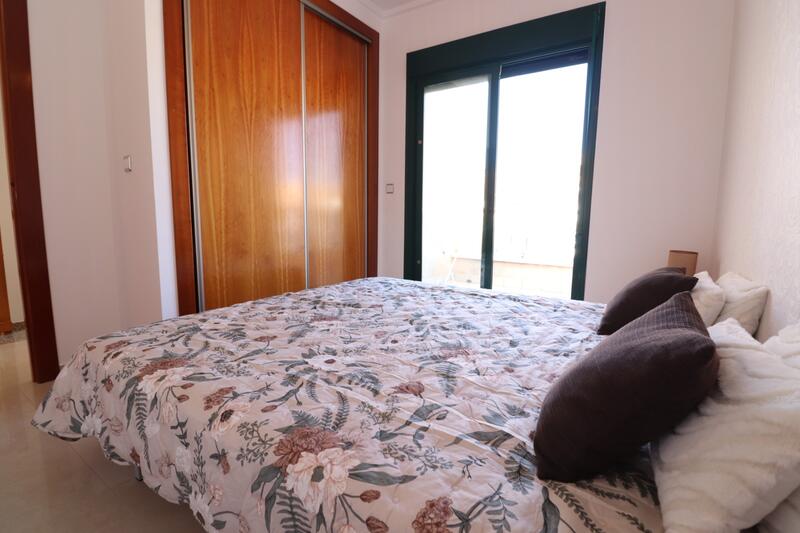2 slaapkamer Gezinswoning Te koop 2 slaapkamer Gezinswoning Te koop