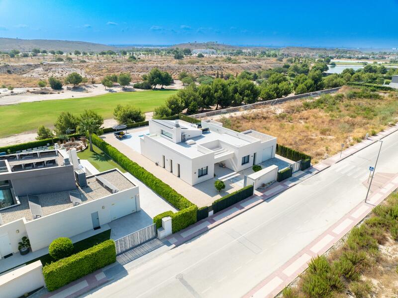 4 soverom Villa til salgs 4 soverom Villa til salgs