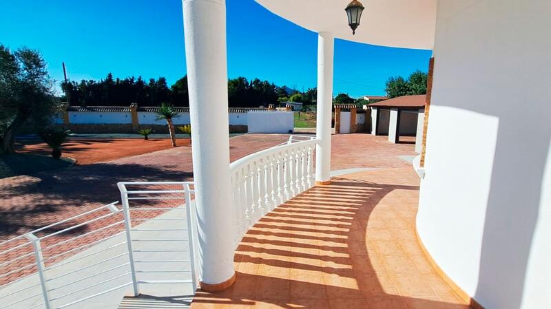 3 bedroom Country House for sale 3 bedroom Country House for sale