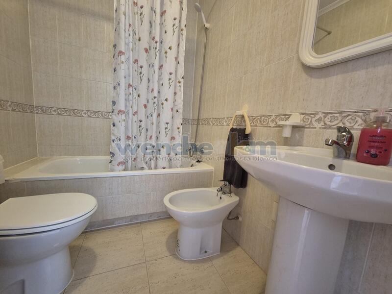 2 slaapkamer Gezinswoning Te koop