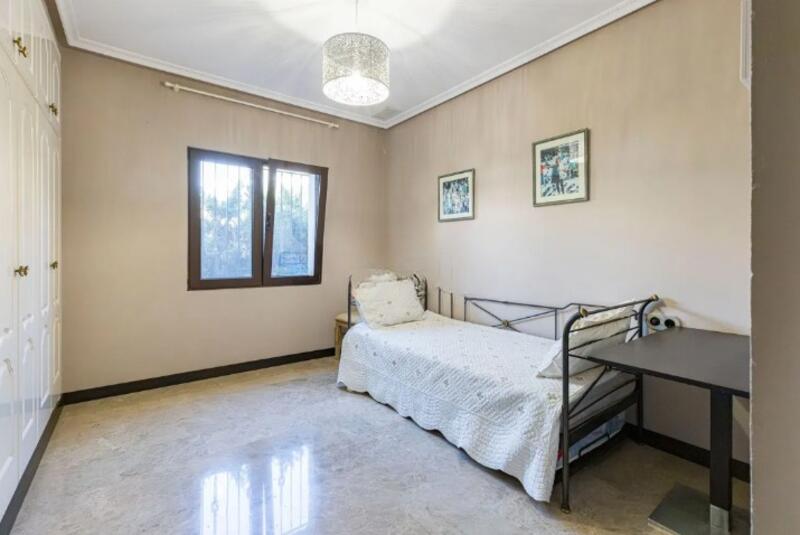 6 спальная комната вилла продается