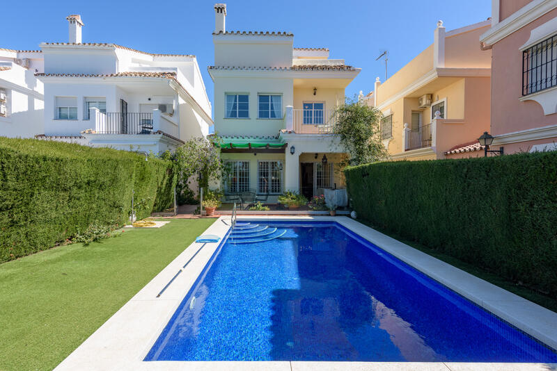 Grottehuset til salgs i Estepona, Málaga
