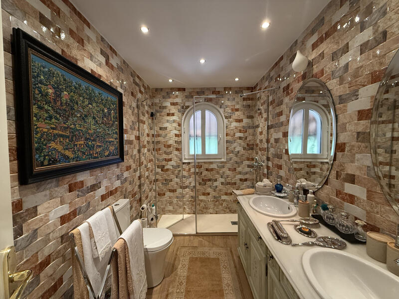 6 bedroom Cave House for sale