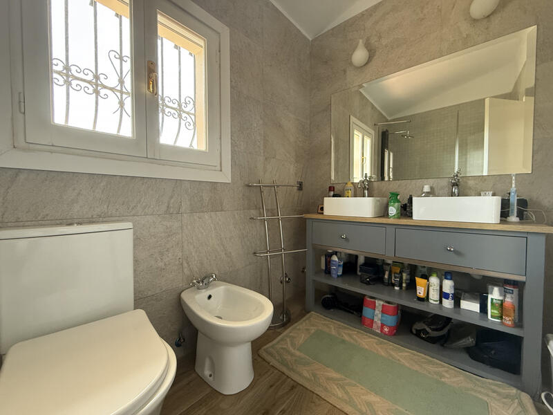 6 bedroom Cave House for sale