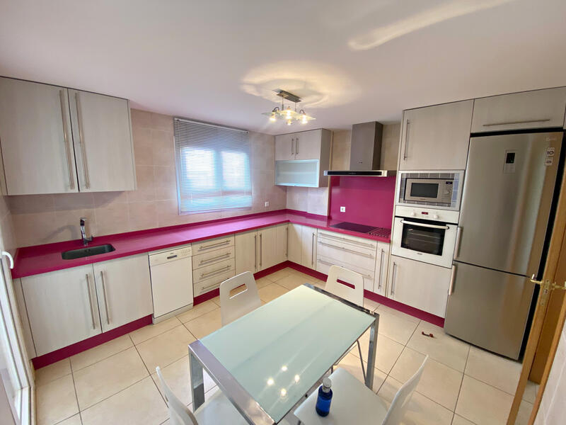 4 bedroom Apartment for sale