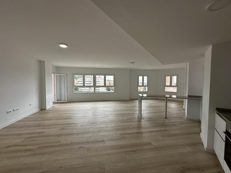 4 bedroom Apartment for sale
