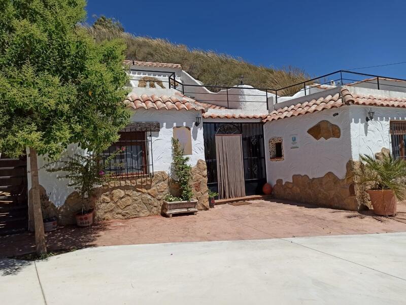 9 bedroom Villa for sale