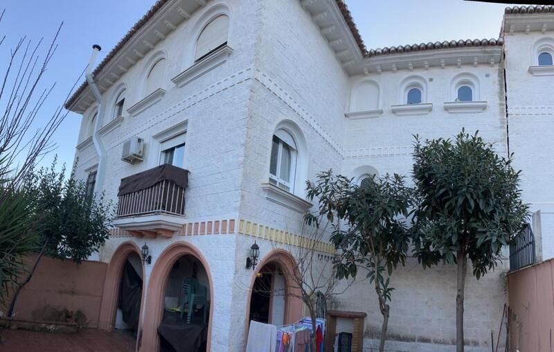 Villa for sale in Gojar, Granada