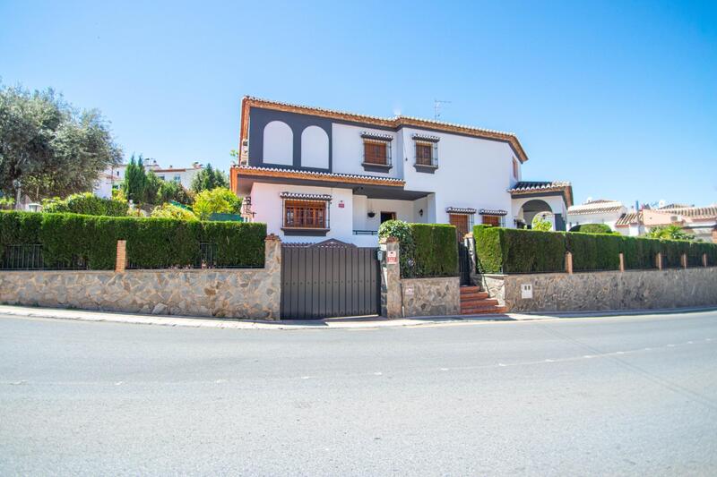 Villa en venta en La Zubia, Granada