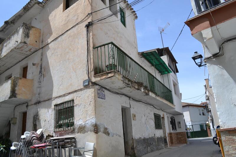 Villa for sale in Pinos Genil, Granada