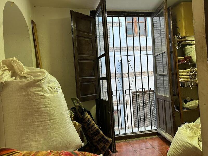 2 спальная комната городская тюрьма продается