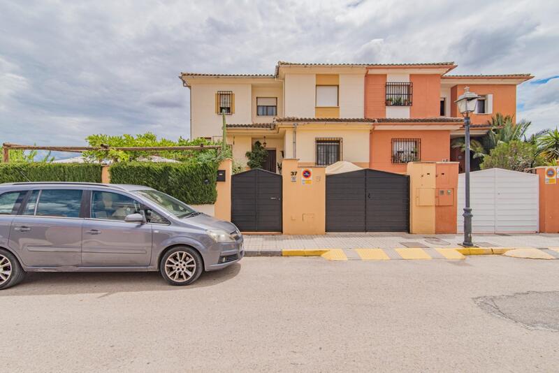 Villa for sale in Albolote, Granada