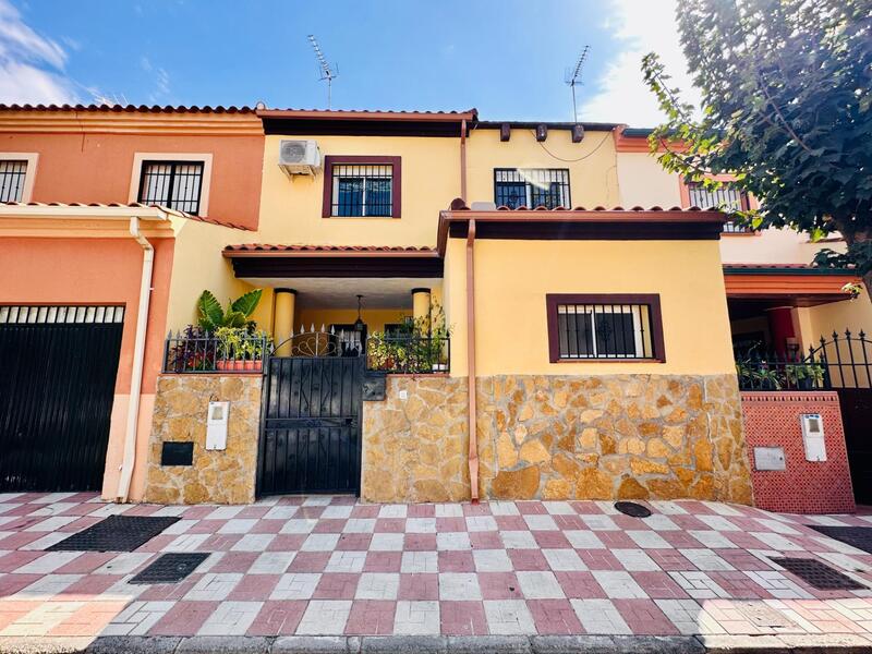 Duplex til salgs i Jun, Granada