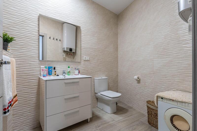 8 bedroom Townhouse for sale