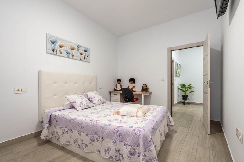 8 bedroom Townhouse for sale