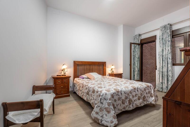 8 bedroom Townhouse for sale