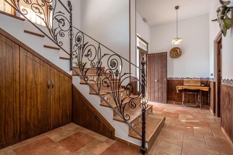 8 bedroom Townhouse for sale