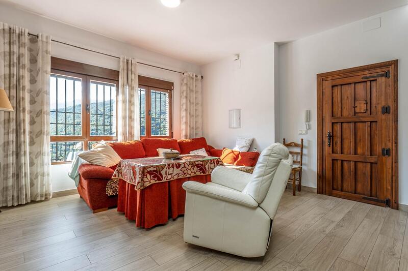 8 bedroom Townhouse for sale