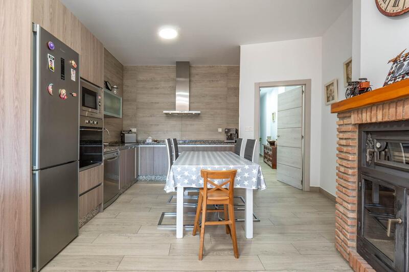 8 bedroom Townhouse for sale