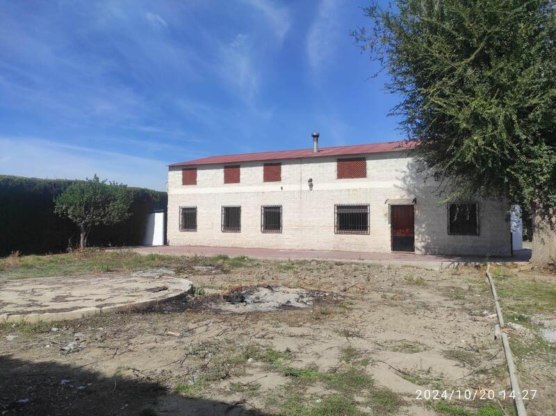 6 bedroom Country House for sale