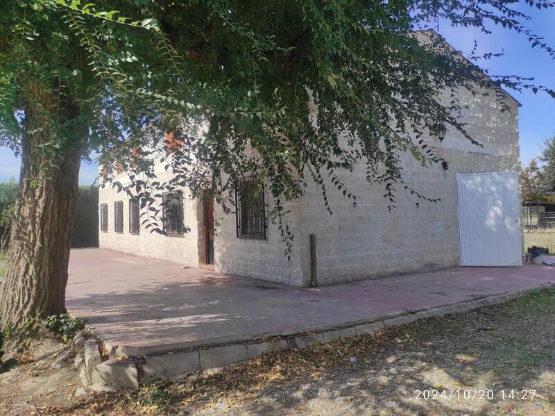 6 bedroom Country House for sale