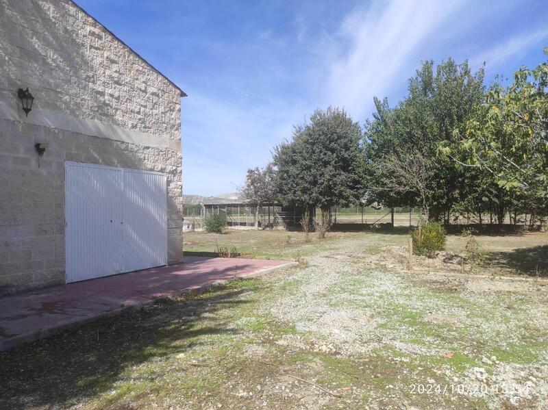 6 bedroom Country House for sale