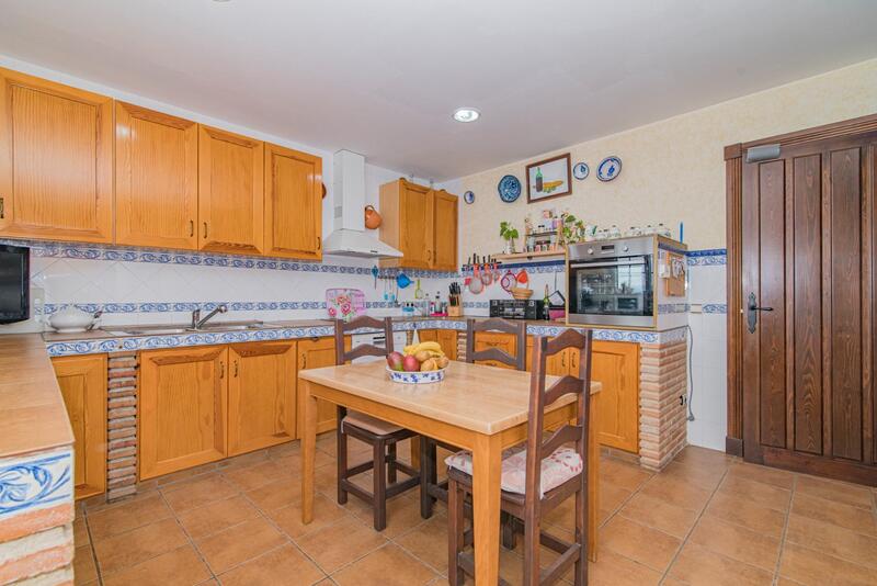 4 спальная комната вилла продается