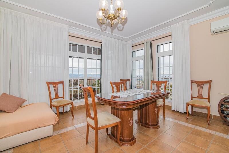 4 спальная комната вилла продается