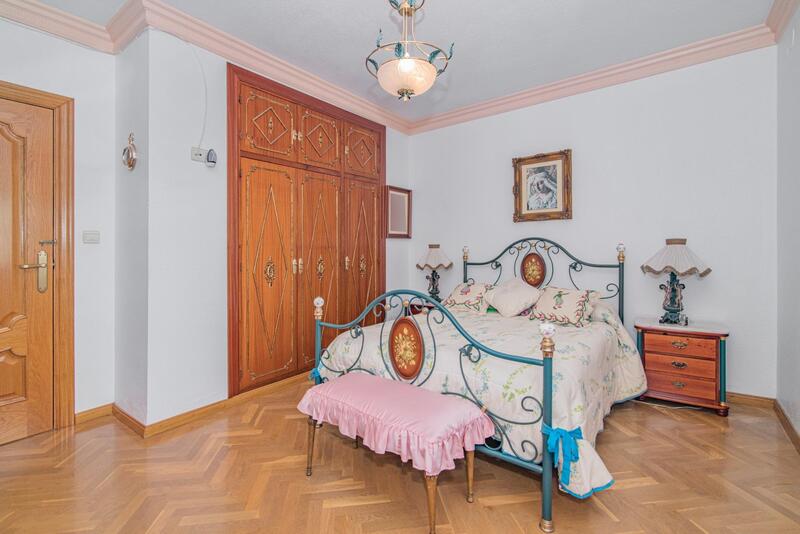 6 bedroom Villa for sale