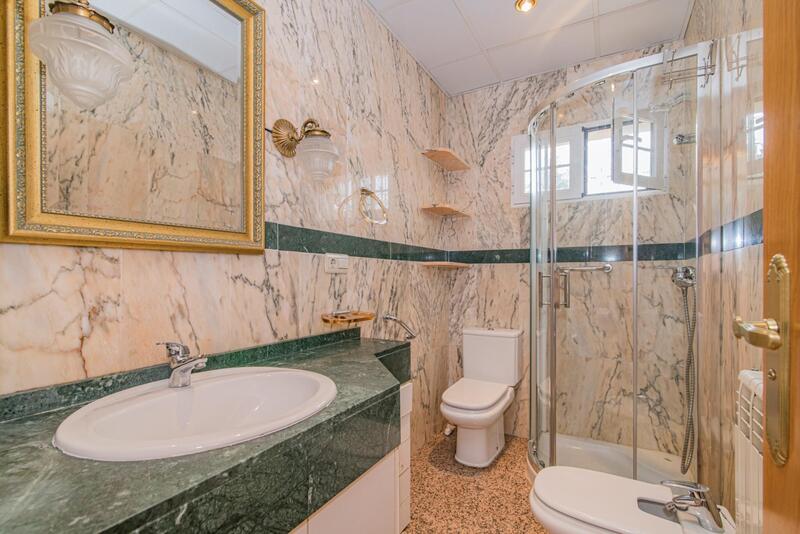 6 bedroom Villa for sale