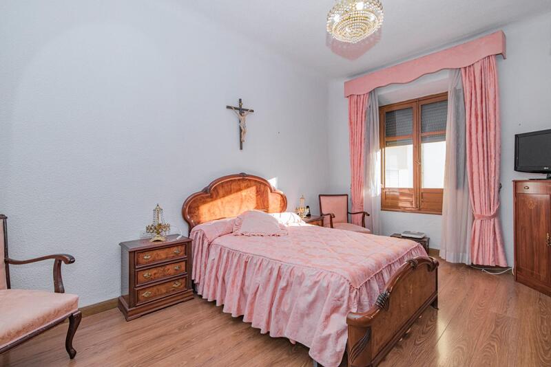 4 bedroom Apartment for sale