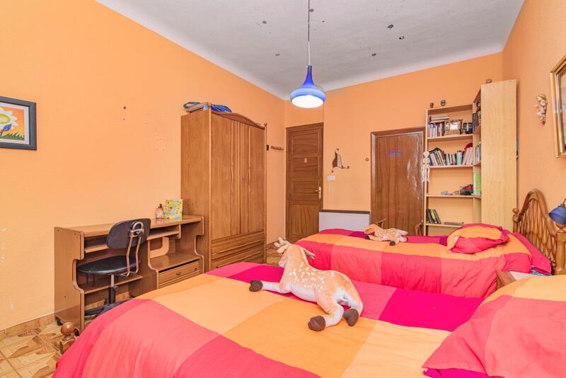 4 bedroom Apartment for sale