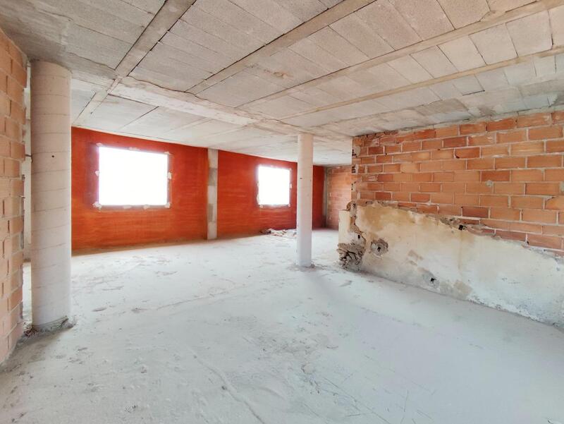 6 bedroom Townhouse for sale